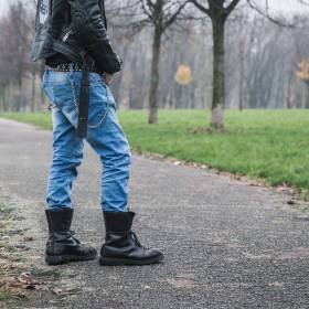 Mocny akcent w Twoim looku, czyli dlaczego glany męskie to najgorętszy trend tego sezonu?