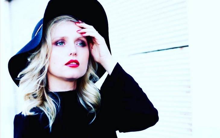  Kim jest Monika Ekiert? Aktorka znana z serialu "Barwy szczęścia" robi karierę w Hollywood!                                                