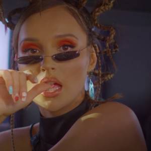 Marina wypuściła nowy singiel! W teledysku do "Nigdy więcej" wystąpił nawet Wojciech Szczęsny                                                              