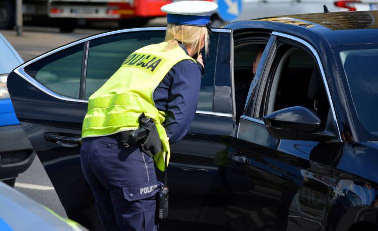 "Poprosił" policjantkę o wystawienie mandatu. Trafił prosto do więzienia