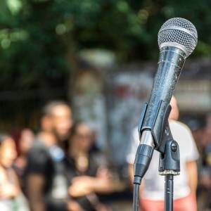 Śpiewała "All of Me" na ulicy. Na jej występ patrzył John Legend! Jego reakcja sprawiła, że internauci oszaleli z zachwytu [WIDEO]