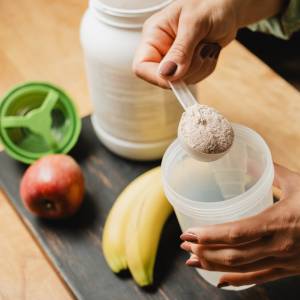 Czy kreatyna to klucz do sukcesu na siłowni? Odpowiedzi ekspertów mogą cię zaskoczyć!