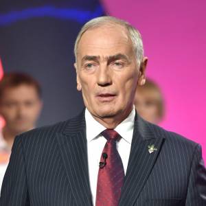 Inny prowadzący w „Familiadzie”. Karol Strasburger: „wiadomo już, kto za mnie wskoczy”