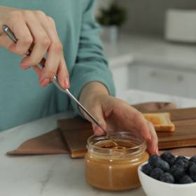 Czy można jeść masło orzechowe codziennie? Eksperci wydali werdykt