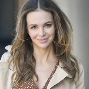 Anna Wendzikowska zachwyca w stroju kąpielowym. Dziennikarka pozuje tyłem do aparatu [FOTO]