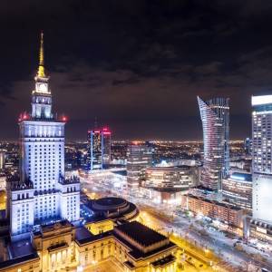 Warszawa: Na Marszałkowskiej rozbłysnął historyczny neon! 