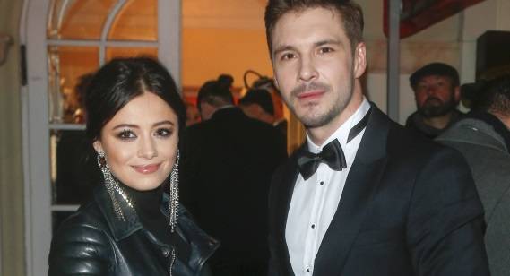 Gwiazdy "M jak Miłość" przyłapane na czułościach. Mikołaj Roznerski i Adriana Kalska w miłosnym uścisku 