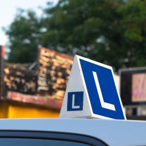 Dramat kursantki na egzaminie "na prawko". Wjechała samochodem do rzeki