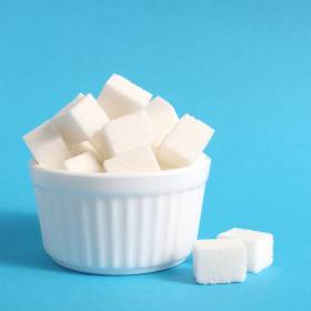 Przełom naukowców. Nowy zamiennik cukru ma 60% mniej kalorii i smakuje identycznie