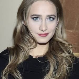 Gwiazda serialu TVN odsłania nagi, ciążowy brzuch. Tak Julia Rosnowska poinformowała o drugiej ciąży! [ZDJĘCIE]                      