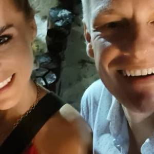 Marlena Muranowicz w stroju z głębokim dekoltem. Tak żona Marcina Mroczka wypoczywa na urlopie! [ZDJĘCIA]