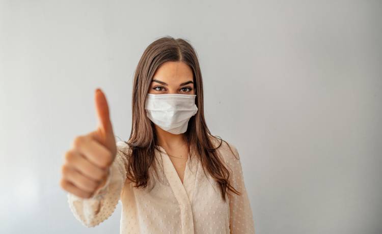 Pielęgnacja skóry przy noszeniu maseczek. Jak uniknąć pogorszenia cery?