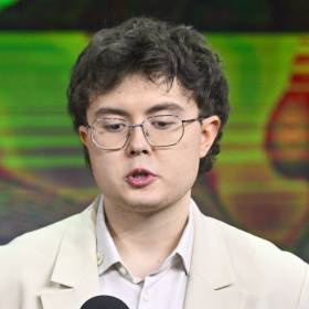 Zyskał rozpoznawalność dzięki „Rodzince.pl”. Mateusz Pawłowski szczerze o powrocie do serialu i alkoholu