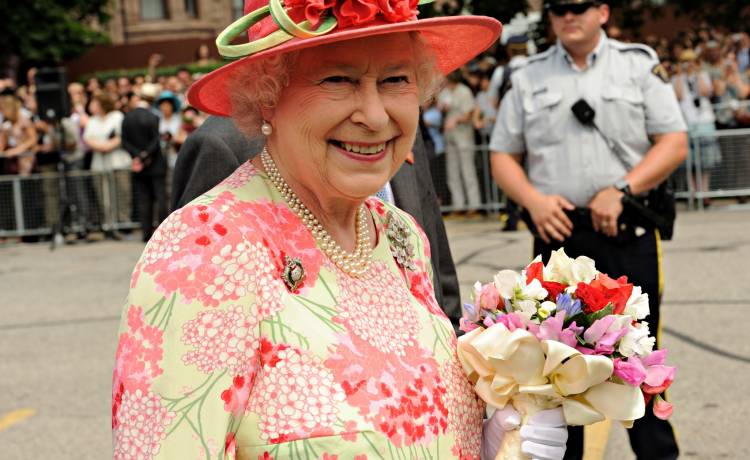 Filmy z królową Elżbietą II w młodości podbijają serca internautów. Dziś głowa Wielkiej Brytanii kończy 94 lata!