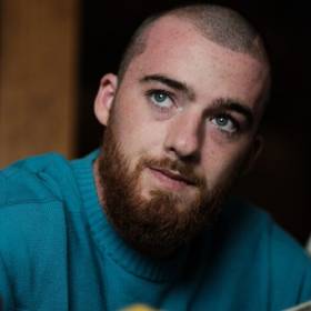 Premiera 3. sezonu „Euforii”: Jak twórcy rozwiązali wątek Feza po śmierci aktora?