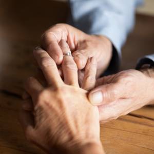 Najdroższy ślub w historii, 25 lat młodszy partner i mąż, który był księdzem — ta Hiszpanka wiedziała, co to znaczy skandal [FOTO]