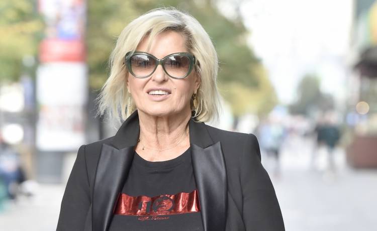 Ewa Kasprzyk stanęła przed obiektywem razem z córką! Bardziej kobieco być nie może? [FOTO]