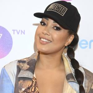 Patricia Kazadi kusi. Zwiewna sukienka sporo odsłania! "Napatrzeć się nie można" [FOTO]