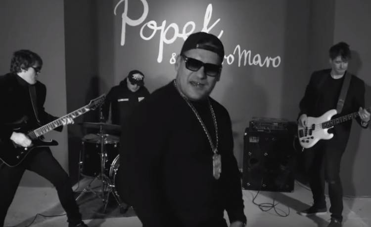Pop-rockowy Popek? Sprawdź singiel "Człowiek w masce" [WIDEO]