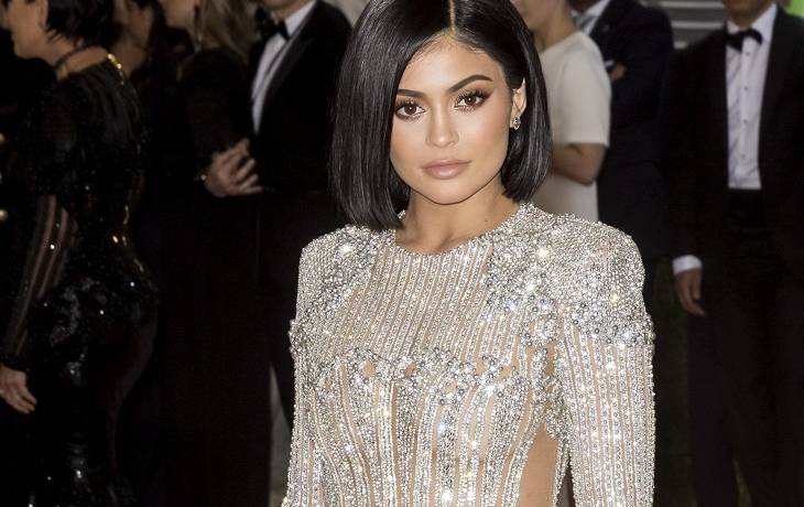 Kylie Jenner z mamą i córką na okładce Harper's Bazaar Arabia