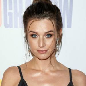 Julia Kamińska pokazała zdjęcie z plaży. "A co to za syrenka?"