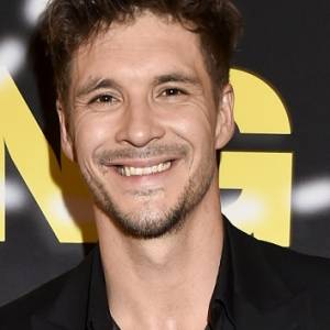 Mikołaj Roznerski nie do poznania. Aktor pochwalił się kadrem z prywatnego archiwum. "Pięknie wyrosłeś"