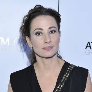 Aleksandra Popławska odsłania ciało: "Śliczne nogi". Nastrojowe zdjęcia znad jeziora trafiły do sieci [FOTO]