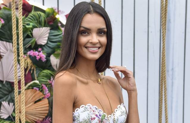 Klaudia El Dursi kusi w pościeli. Zmysłowe ujęcie prosto z łóżka! "Najpiękniejsza prowadząca ever" [FOTO]