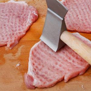 Wezwała policję, bo partner kazał jej smażyć kotlety. Sąd zadecyduje o dalszym losie 45-latki z Piekar Śląskich