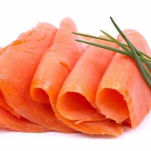 Groźna bakteria w łososiu. GIS ostrzega - tego produktu nie jedz!             