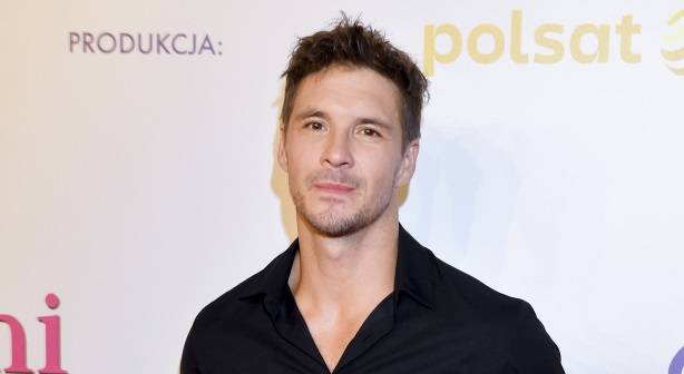 Mikołaj Roznerski pokazał długą wiadomość. Tak gwiazdor "M jak miłość" ostrzega internautów przed oszustwem w sieci! 