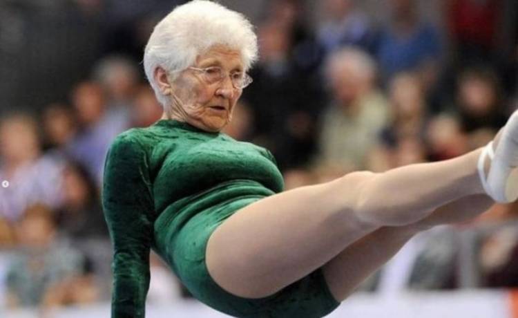 Zawstydza niejednego młodzieniaszka... 96-letnia gimnastyczka Johanna Quaas 