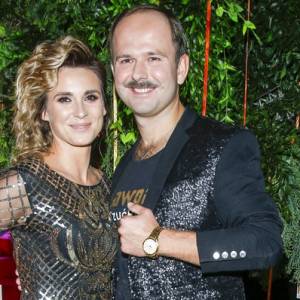 Kajra w odważnej i efektownej stylizacji! Żona Sławomira wzbudziła swoją kreacją spore emocje