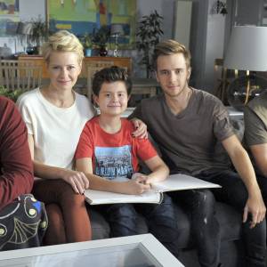 Tomasz Karolak wyznał, jaką ma relację z obsadą serialu „Rodzinka.pl” 