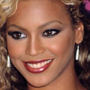 Beyonce założyła "nagą sukienkę". Tylko niektóre fragmenty skóry przykrywały perły [FOTO]