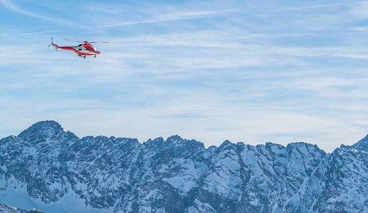 Spędził ponad 20 minut pod warstwą śniegu o grubości 1,5 m. Przeżył dzięki błyskawicznej akcji TOPR! [FOTO] 
