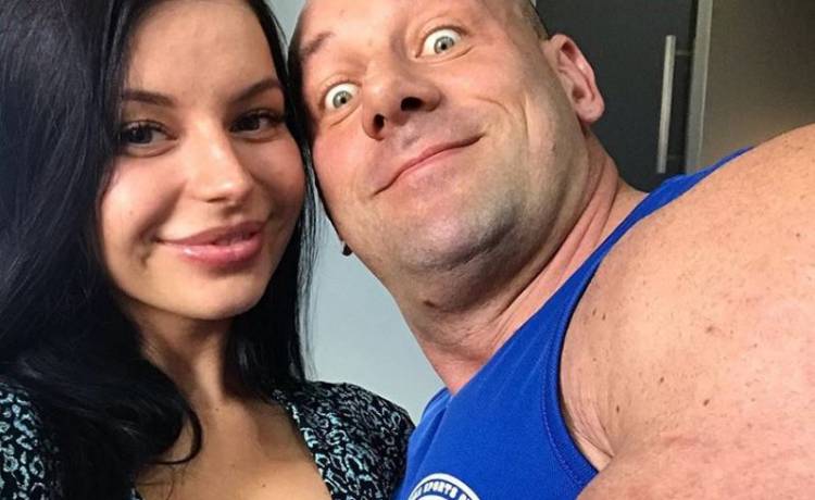 Hardkorowy Koksu zostanie ojcem po raz drugi! "Za rok już będziemy we czwórkę" - oznajmił kulturysta