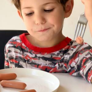 Czy można jeść parówki bez gotowania? Dietetycy nie pozostawiają wątpliwości