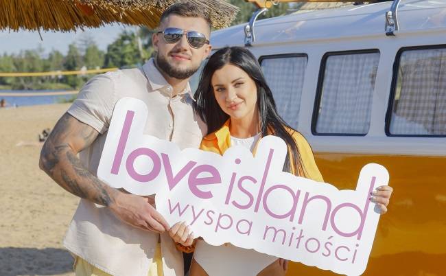 Ania i Włodek z "Love Island 5" razem na nowym zdjęciu. Internautka: "Myślałam, że to test ciążowy"