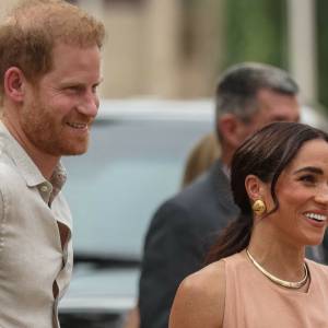 Książę Archie i księżniczka Lilibet przyciągają uwagę na nowej świątecznej karcie od Meghan i Harry’ego