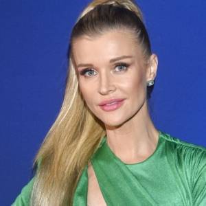 Joanna Krupa w perłach i złocie: "Życie nie jest idealne, ale Twój make-up może taki być" [FOTO]