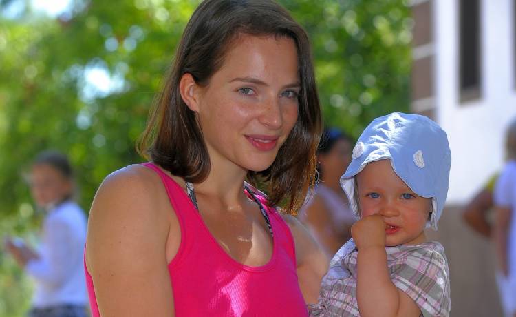 Anna Dereszowska z córką w 2009 roku. Fot. AKPA