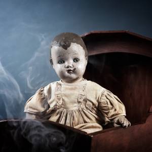 Nie uwierzysz, co znaleźli na strychu. Czy powinni wezwać egzorcystę?