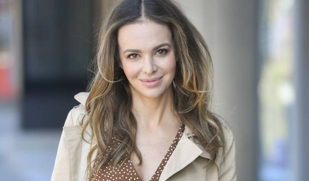 Anna Wendzikowska zachwyca w stroju kąpielowym. Dziennikarka pozuje tyłem do aparatu [FOTO]