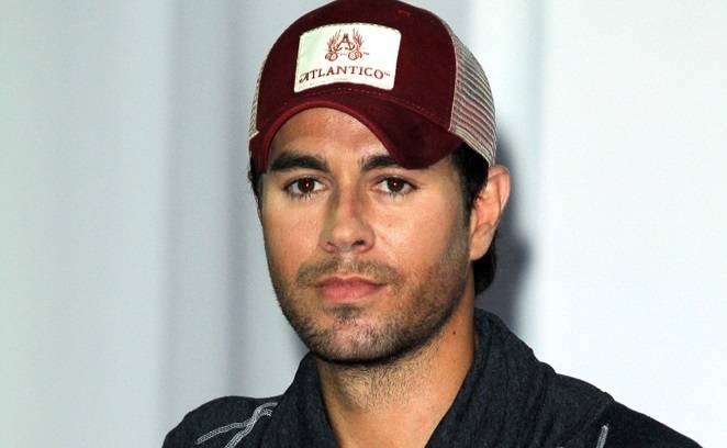 Enrique Iglesias z synkiem w zabawnym nagraniu [WIDEO]                               