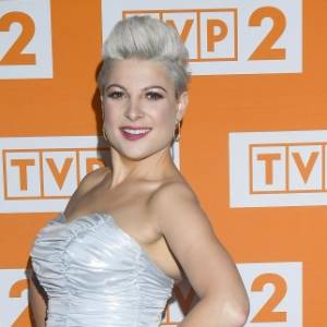 Głęboki dekolt Magdaleny Narożnej odsłonił zbyt wiele? "Madziu, schowaj pierś"              