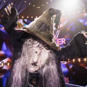 "Mask Singer". Widzowie są pewni, że to ona. Kto jest Wiedźmą?