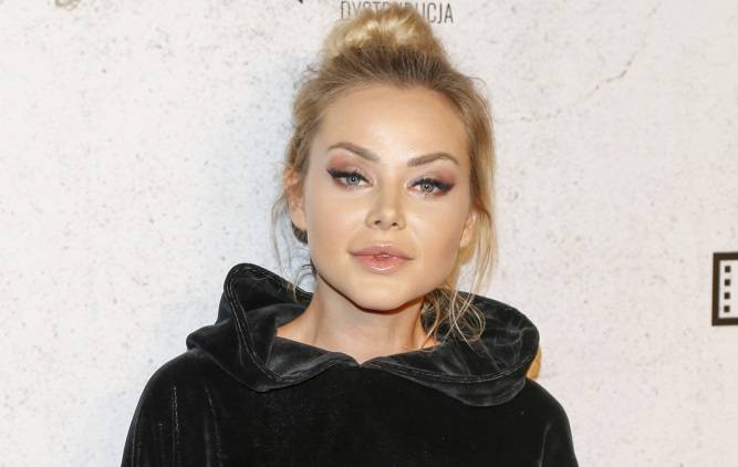 Ola Ciupa w kusym bikini u boku znanego DJ-a. Rozpętała się burza! [FOTO]