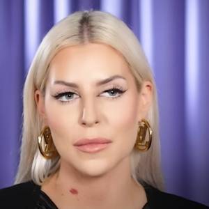 Julia von Stein nie myje się mydłem. Ojciec robi awanturę