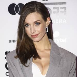 Julia Kamińska kokietuje na Instagramie. Gwiazda "BrzydUli 2" wskoczyła w koronkową bieliznę i stanęła na… balkonie! [ZDJĘCIA]